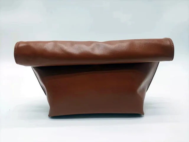 Large capacity women's handbag new trend simple rolled edge envelope bag fashionable temperament hand-held bag for women - Imagen 9